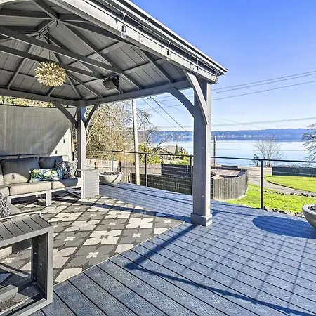 Puget Sound Cabin With Hot Tub And Water Views!